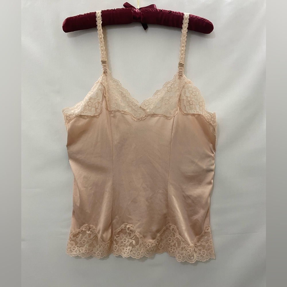 Vintage peach cami with lace straps & trim